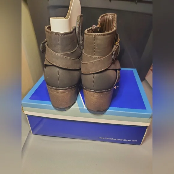 White mountain Yandra Brown Suede Smooth Buckled Western Boho Booties Size 10 - Picture 5 of 9